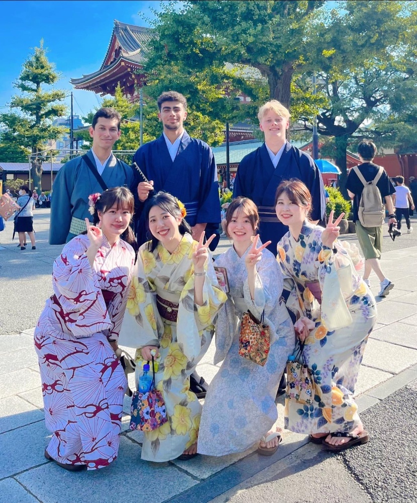Seven guests in kimono at Sensoji Temple